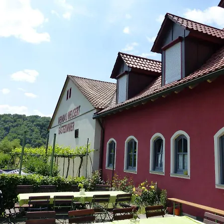 Weinbau & - Familie Birgit Und Bernhard Meusert 3*
