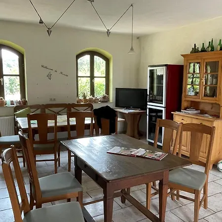 Penzion Weinbau & - Familie Birgit Und Bernhard Meusert 3*